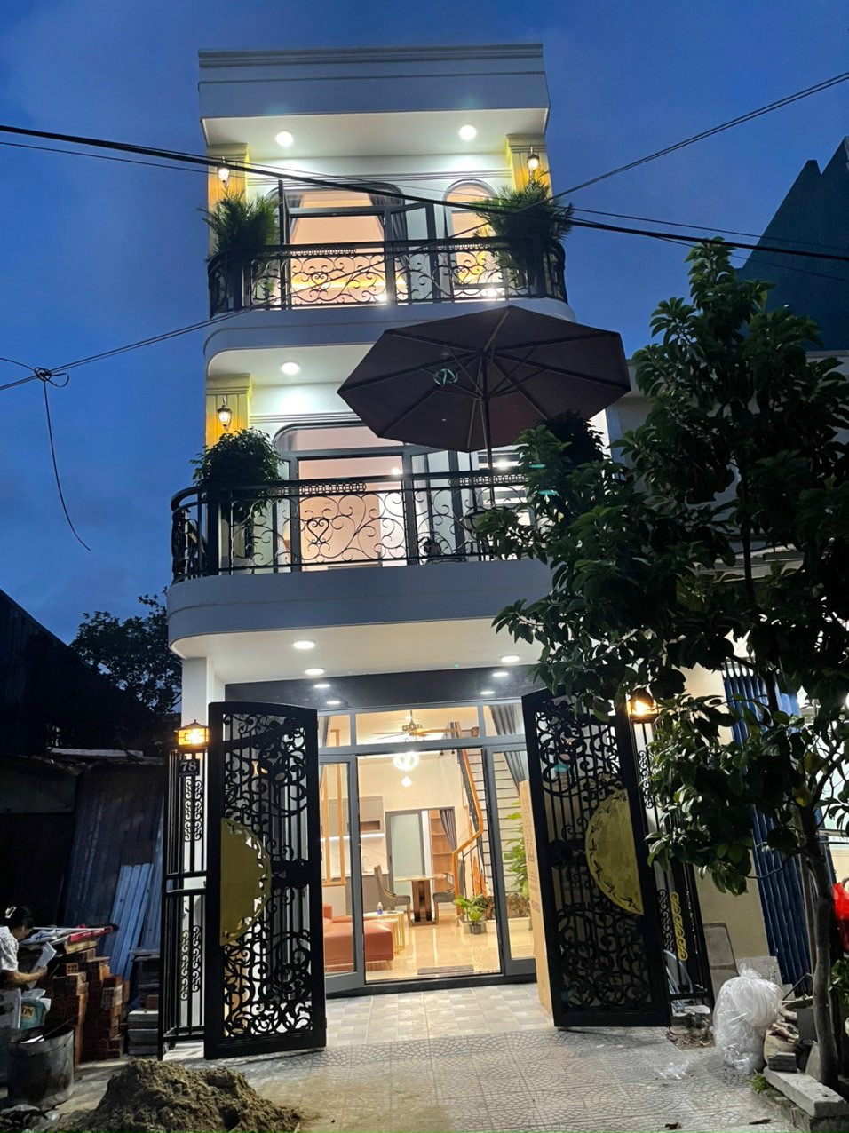 Cần bán nhà mặt tiền hoà minh 3 gần biển Nguyễn tất thành